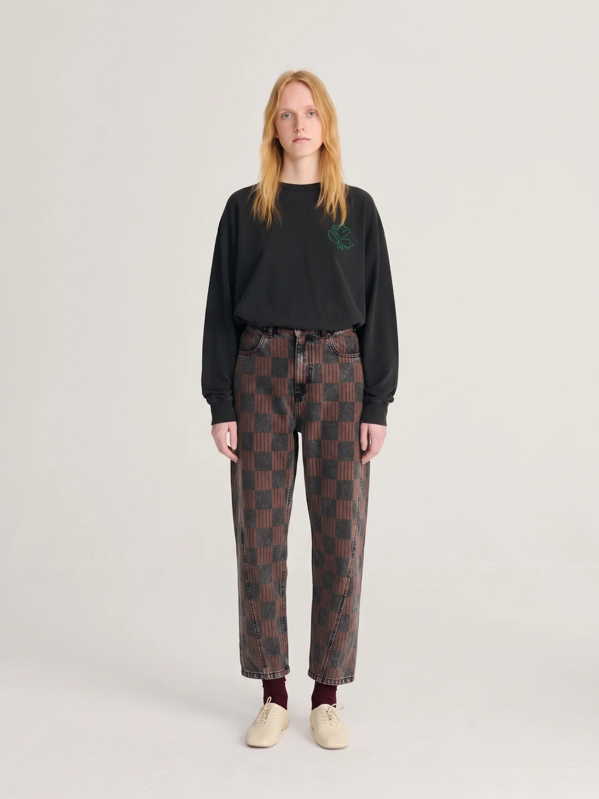 Bobo Choses Vaqueros mom fit Almost Moiré gris oscuro y marrón